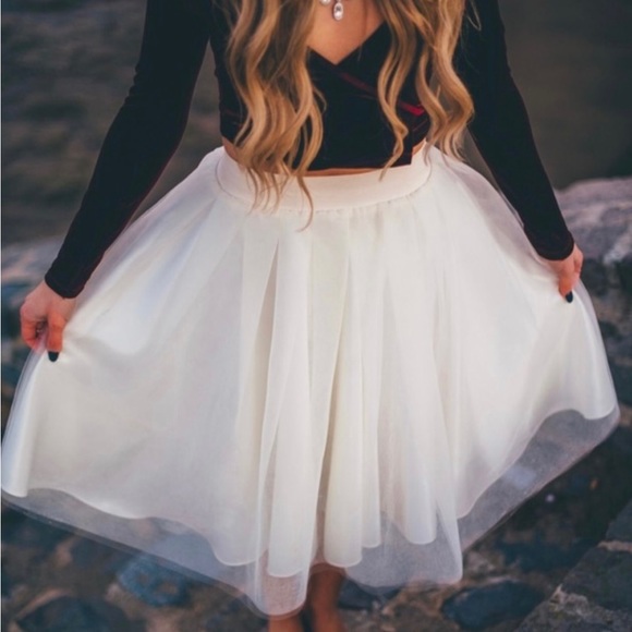 𝚋𝚕𝚒𝚜𝚜 𝚝𝚞𝚕𝚕𝚎 𝚊𝚜𝚑𝚕𝚎𝚢 𝚜𝚔𝚒𝚛𝚝 𑁍 𝚒𝚟𝚘𝚛𝚢 - Picture 2 of 9